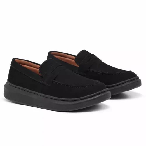 Sneaker sola preta couro
