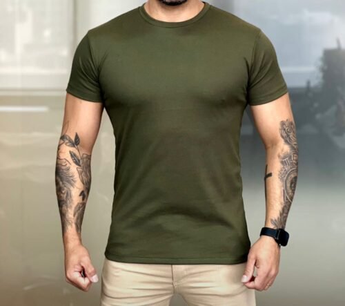 Camiseta gola R slim fit verde militar